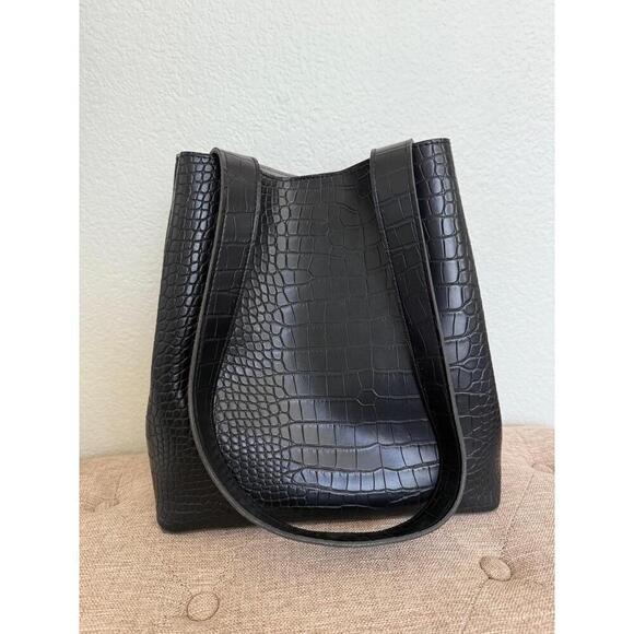 Nasty Gal Handbags - Nasty gal Croc Leather Bag
